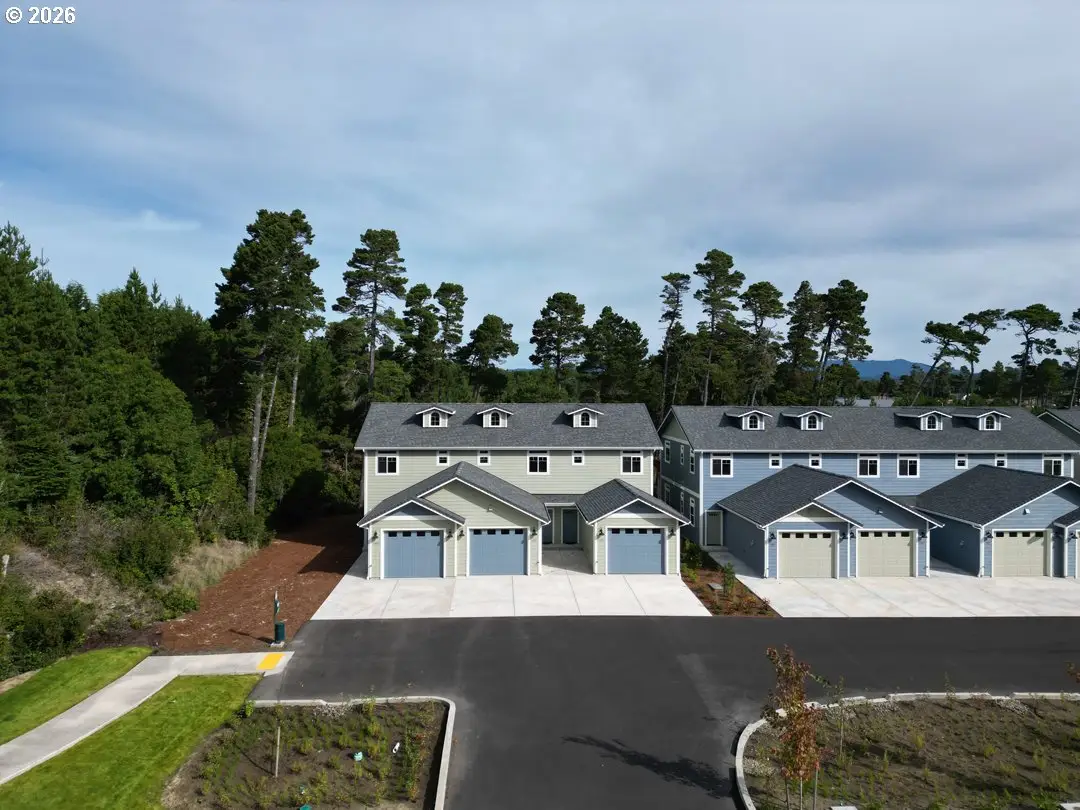 1437 37th St, Florence, OR 97439 - #1