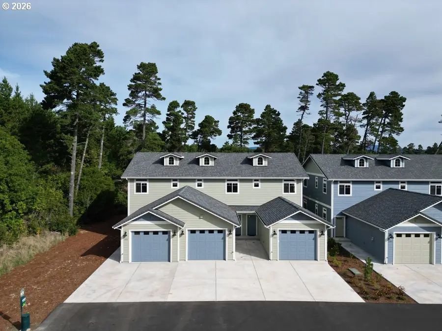 1437 37th St, Florence, OR 97439 - #2