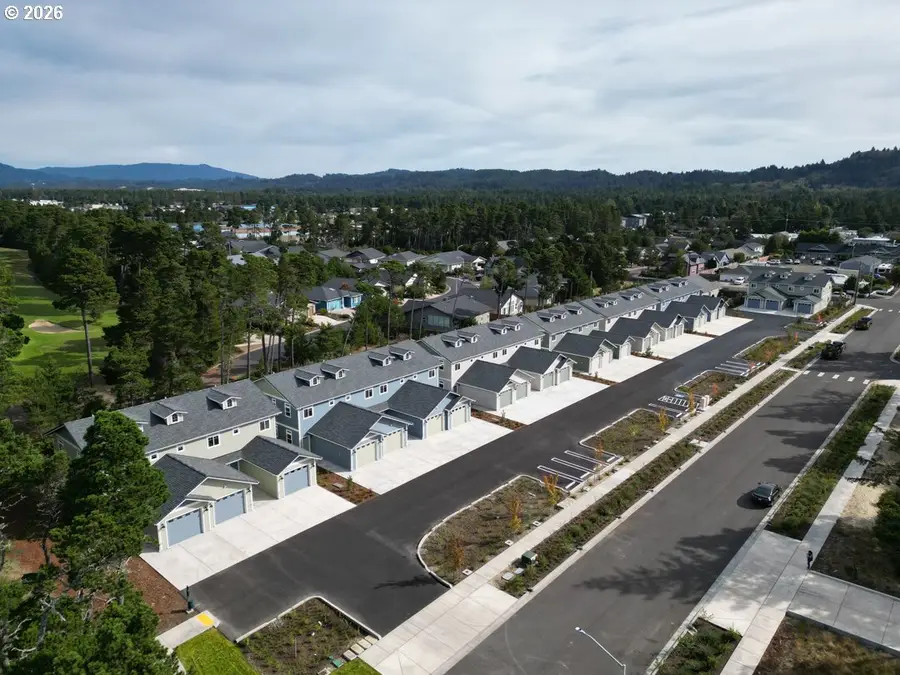 1437 37th St, Florence, OR 97439 - #3