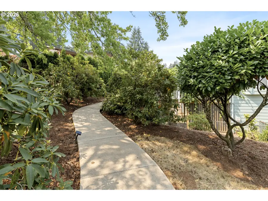 192 NW Canyon Dr, Dundee, OR 97115 - #3