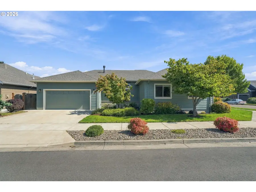 988 Hamilton St, Springfield, OR 97477 - #2