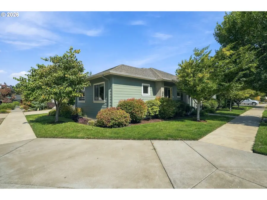988 Hamilton St, Springfield, OR 97477 - #3