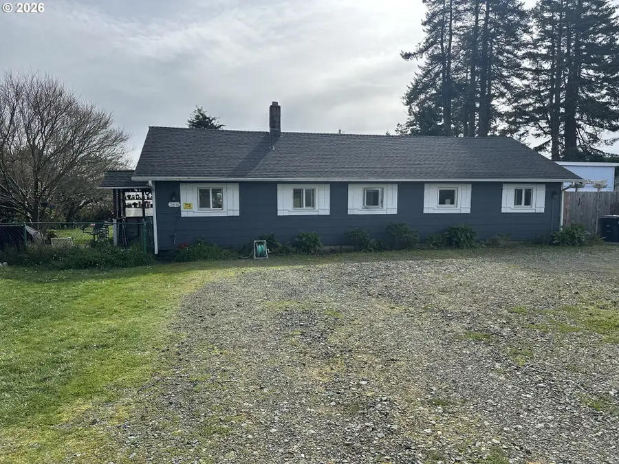 265 S Hazel St, Brookings, OR 97415 - #2