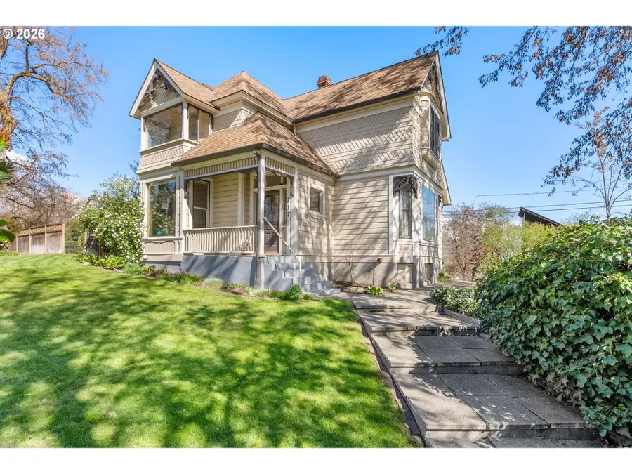 217 W 8th St, The Dalles, OR 97058 - #3