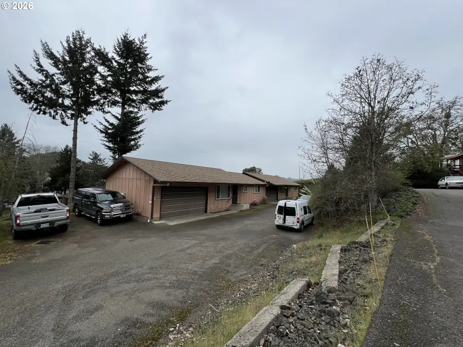 1804 NE Todd St, Roseburg, OR 97470 - #2