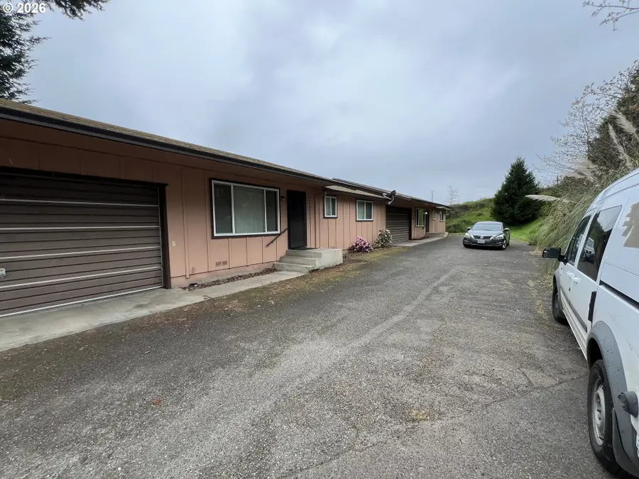 1804 NE Todd St, Roseburg, OR 97470 - #3