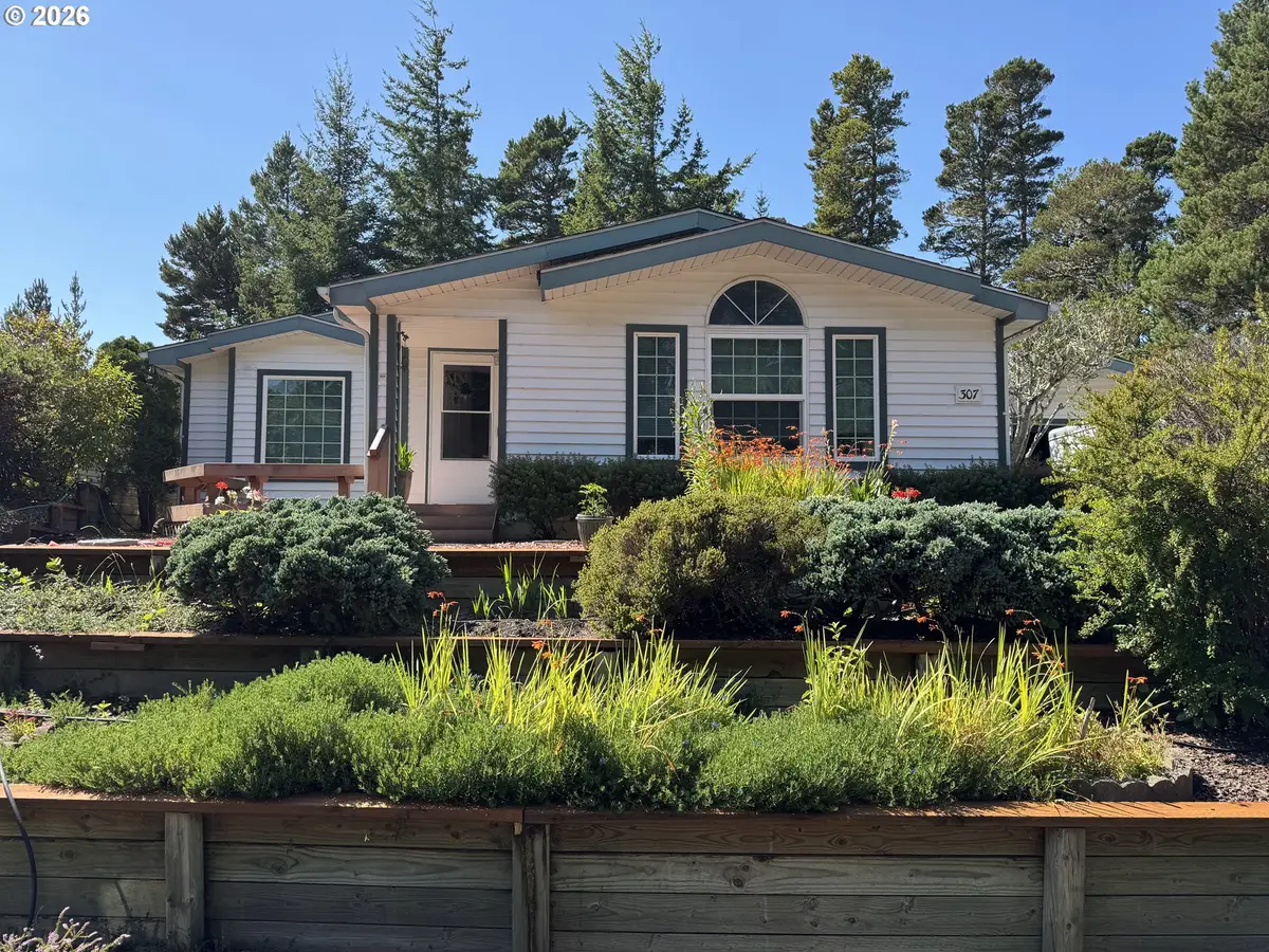 307 Manzanita Dr, Florence, OR 97439 - #1