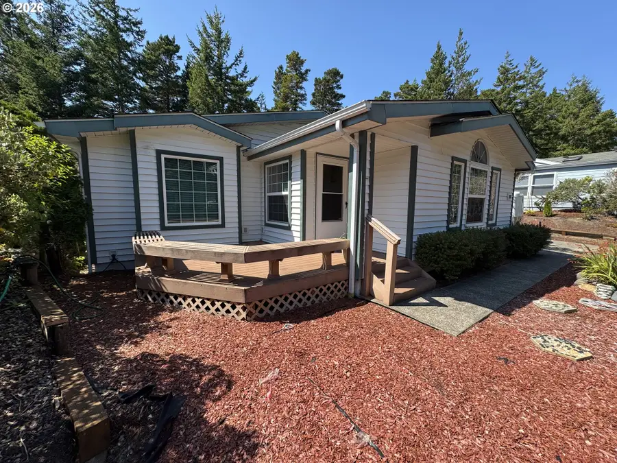 307 Manzanita Dr, Florence, OR 97439 - #3