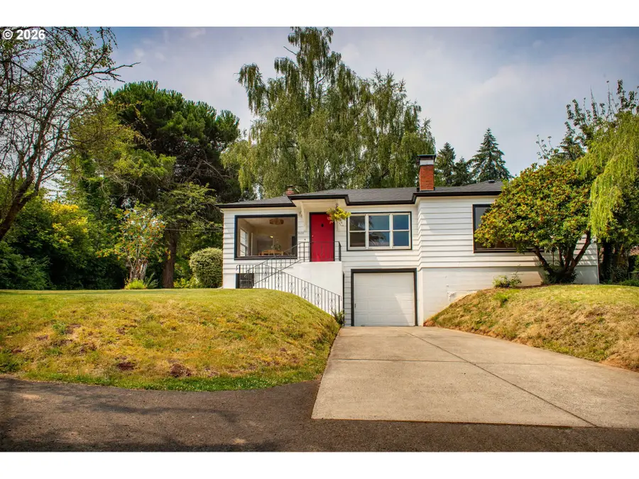 2133 SW Taylors Ferry Rd, Portland, OR 97219 - #2