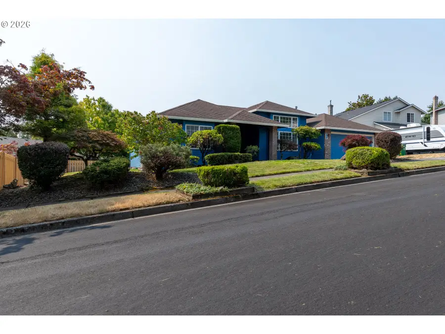 324 SW 28th Ct, Troutdale, OR 97060 - #2