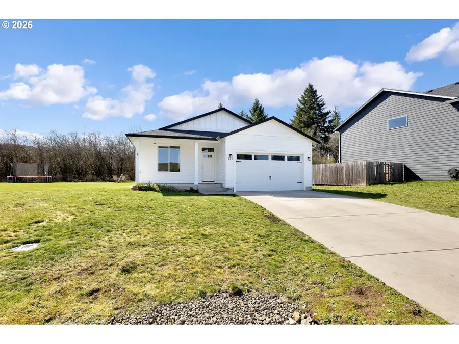 225 W Christy Ct, Yacolt, WA 98675 - #2
