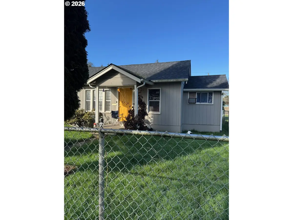 341 20th St, Longview, WA 98632 - #1