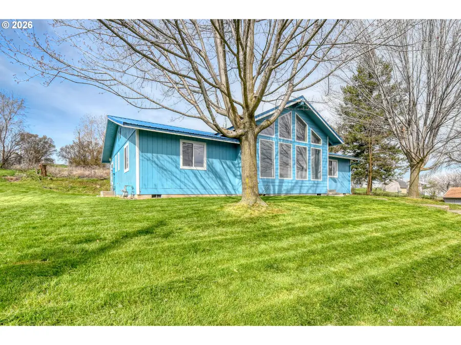 102 S Washington St, Weston, OR 97886 - #3