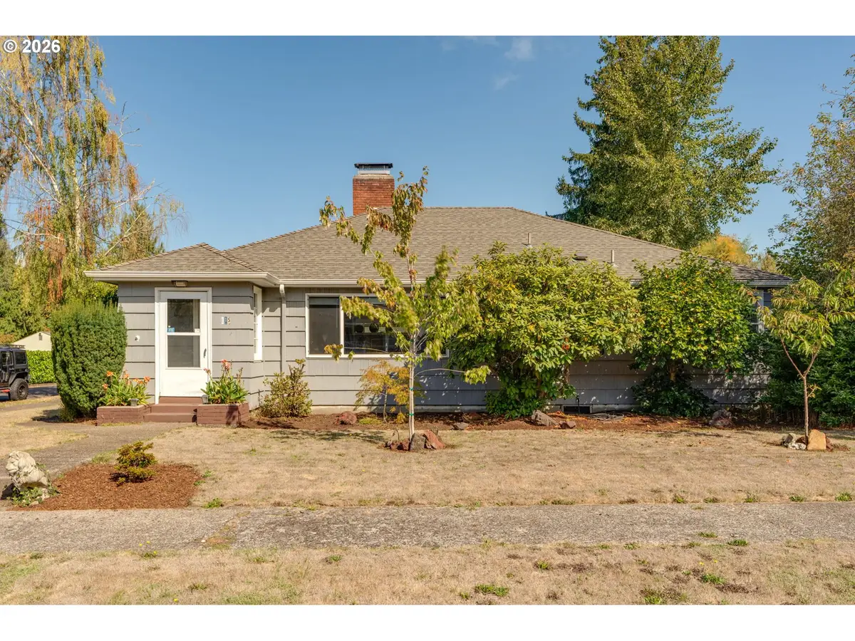 615 E Sherman St, Lebanon, OR 97355 - #1