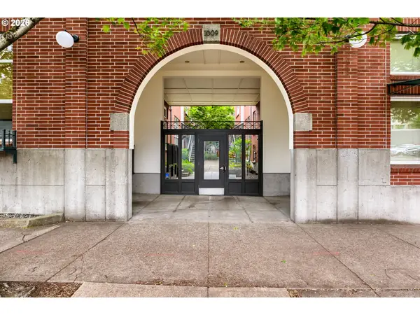 1009 NW Hoyt St #204, Portland, OR 97209