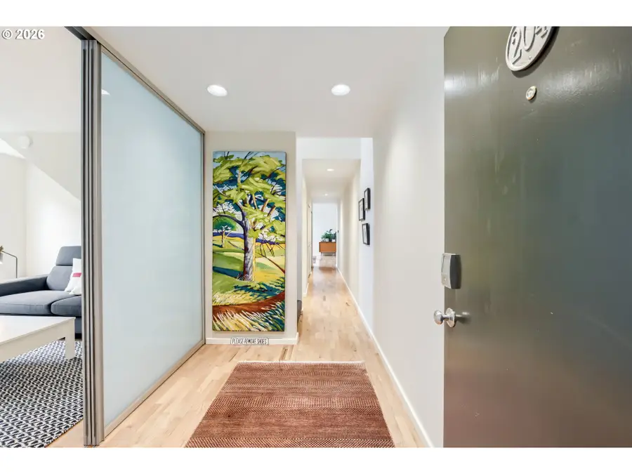 1009 NW Hoyt St #204, Portland, OR 97209 - #3