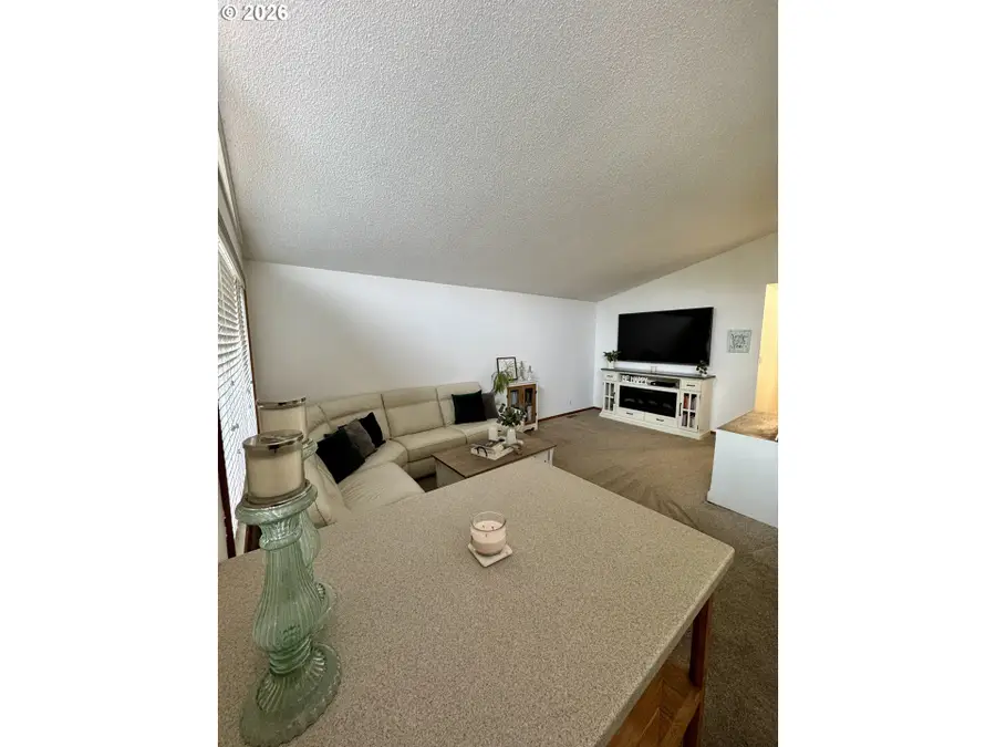 1091 Longridge Dr, Springfield, OR 97478 - #2