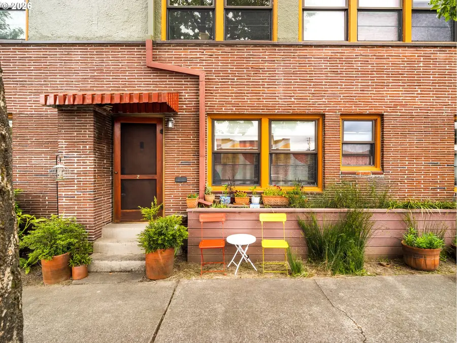 2025 SE Caruthers St #2, Portland, OR 97214 - #3