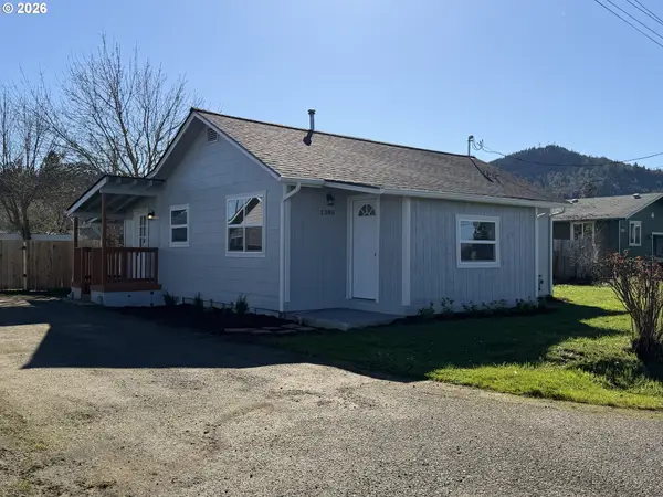 1386 Airway Ave, Sutherlin, OR 97479