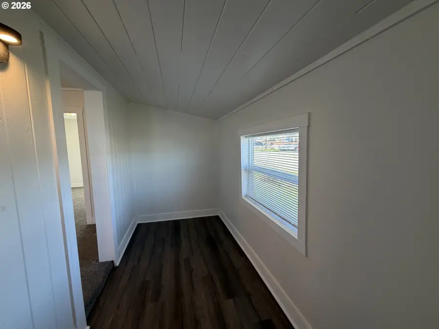 1386 Airway Ave, Sutherlin, OR 97479 - #2