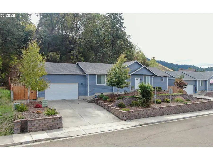 720 Southside Rd, Sutherlin, OR 97479 - #2