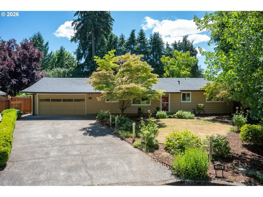 124 NE Lincoln Ct, Hillsboro, OR 97124 - #2