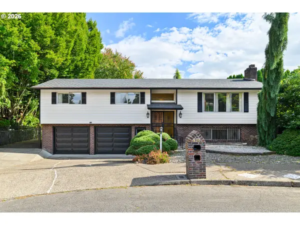 820 NE 168th Pl, Portland, OR 97230