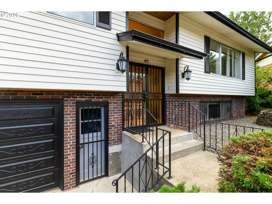 820 NE 168th Pl, Portland, OR 97230 - #3