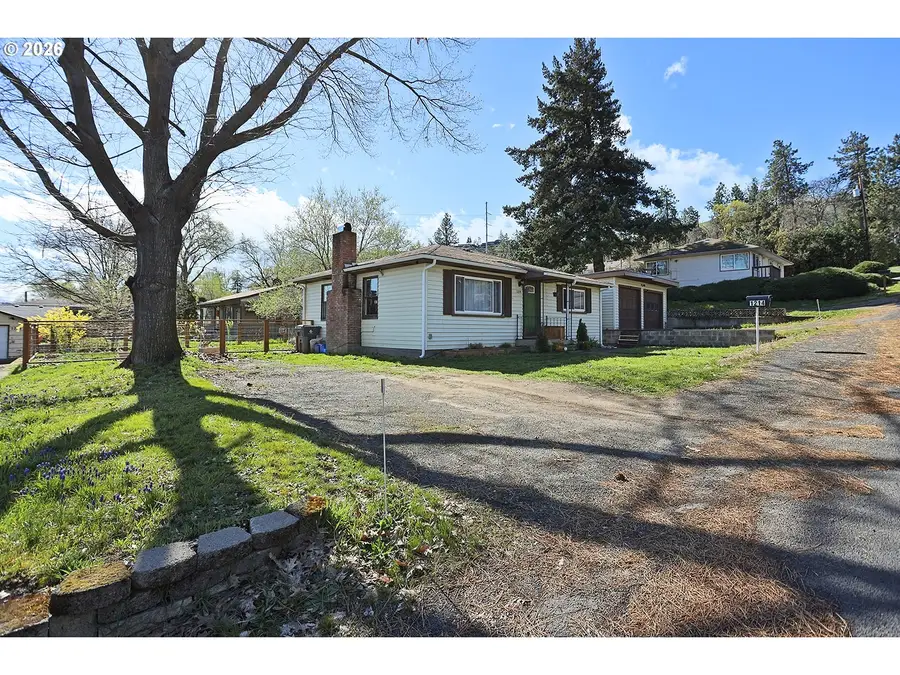 1214 Walnut St, The Dalles, OR 97058 - #2