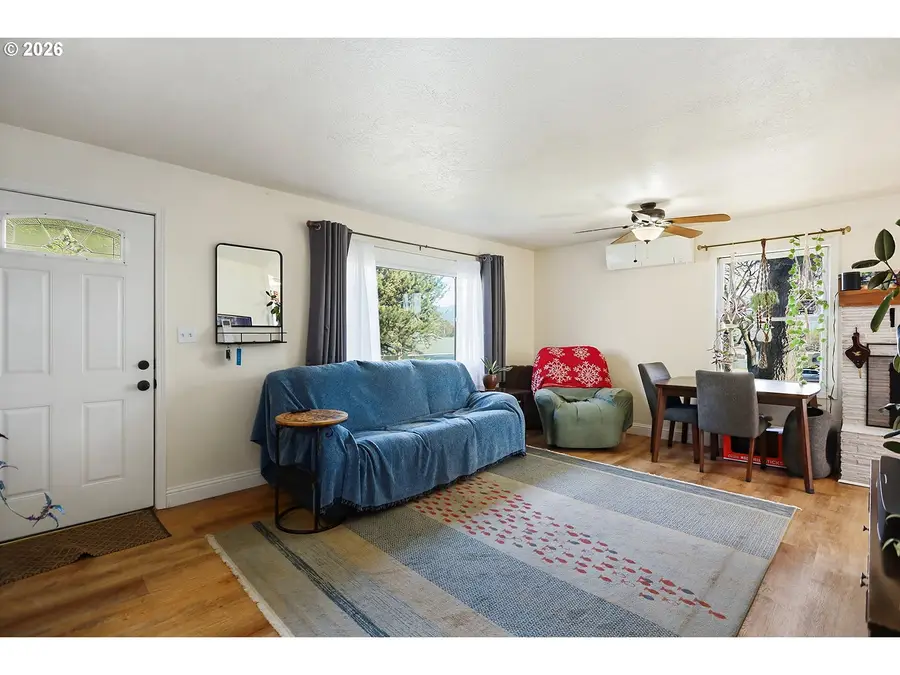 1214 Walnut St, The Dalles, OR 97058 - #3