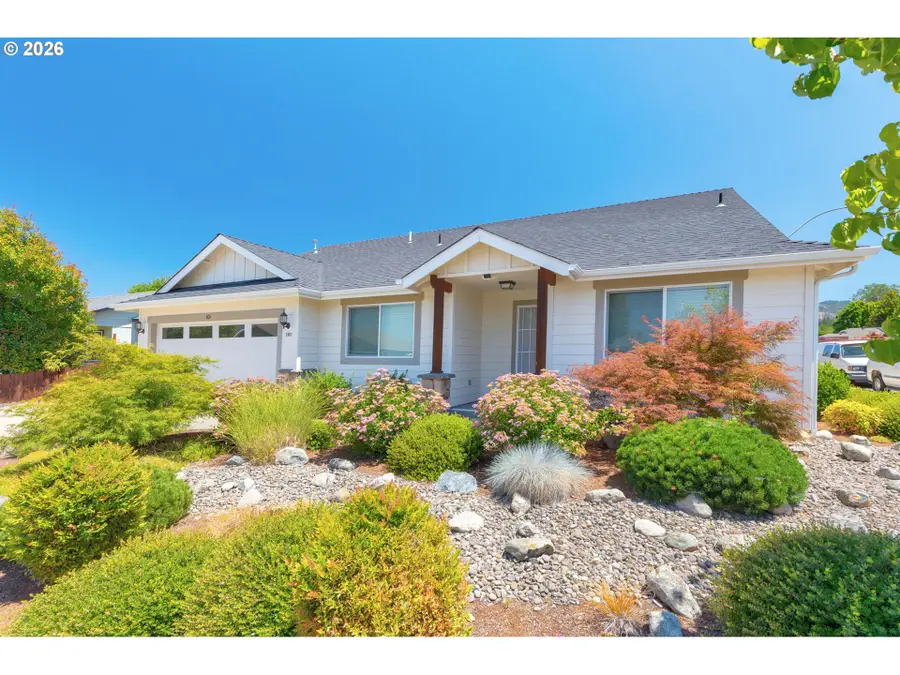 101 SE Yorktown Dr, Grants Pass, OR 97527 - #2