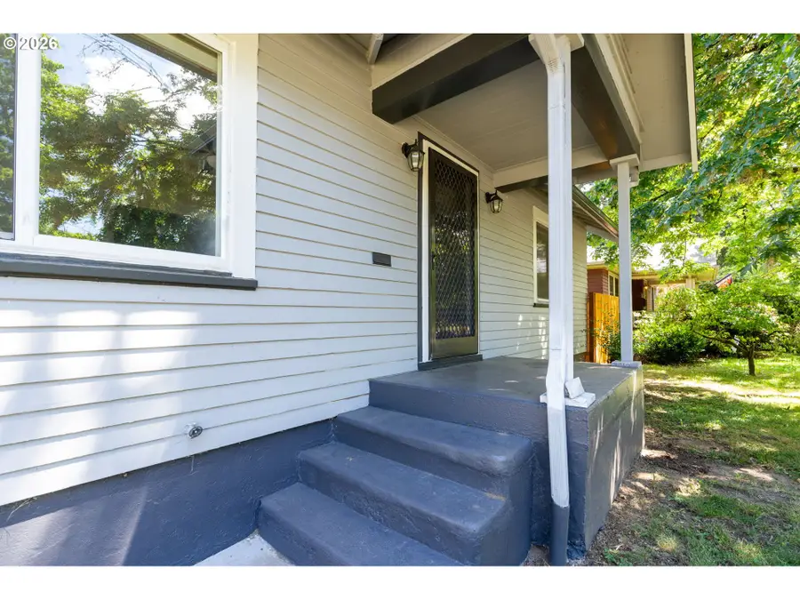 2307 NE Ainsworth St, Portland, OR 97211 - #3