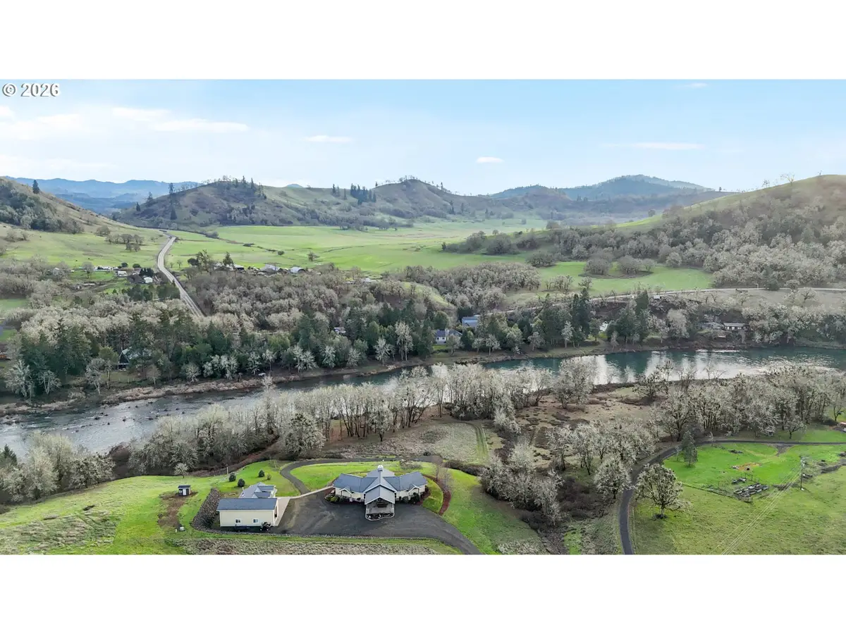 230 Anderson Ln, Roseburg, OR 97470 - Image #1