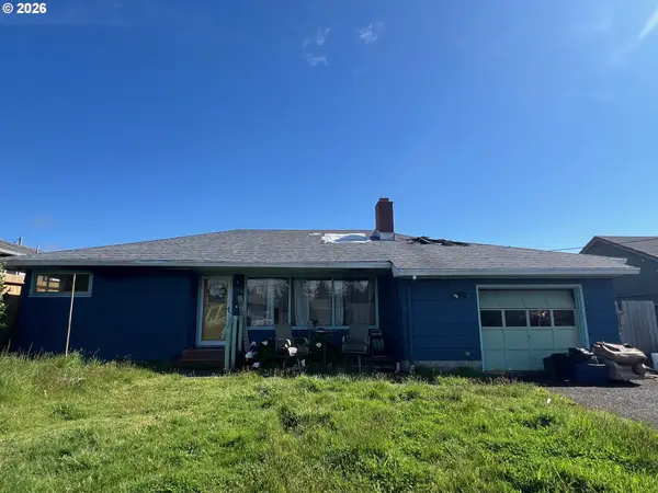 358 NE 6th St, Newport, OR 97365