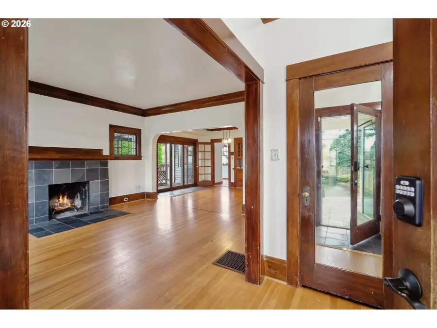 8921 SE Washington St, Portland, OR 97216 - #3