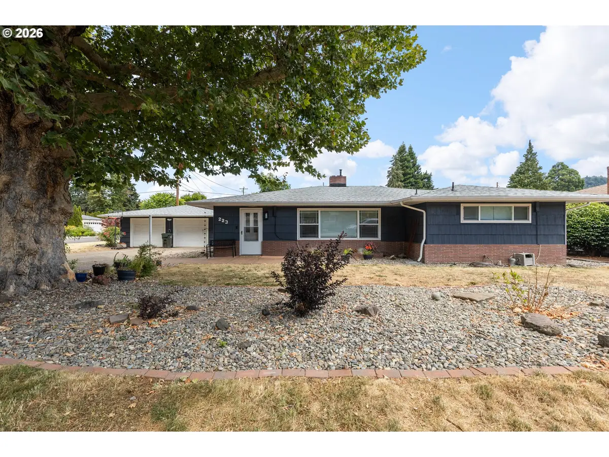223 W Hazel St, Roseburg, OR 97471 - #1