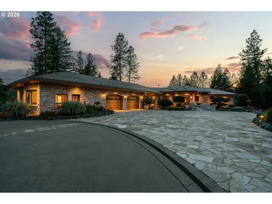 727 Earhart Rd, Northwest Jackson, OR 97537 - #2