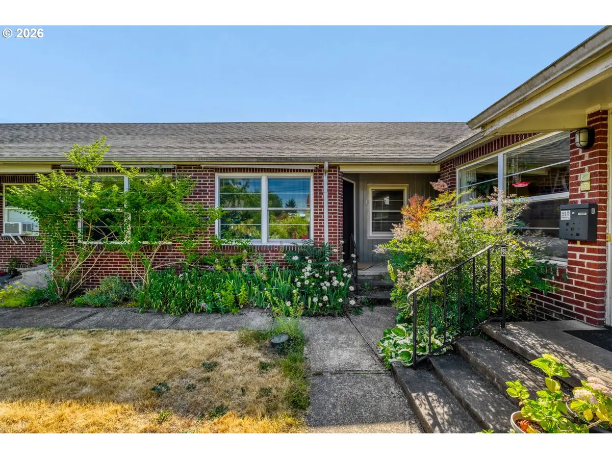 6504 N Commercial Ave, Portland, OR 97217 - #1