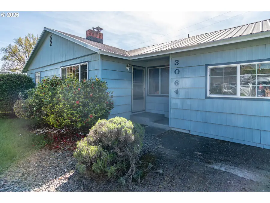3064 NE Porter St, Roseburg, OR 97470 - #2