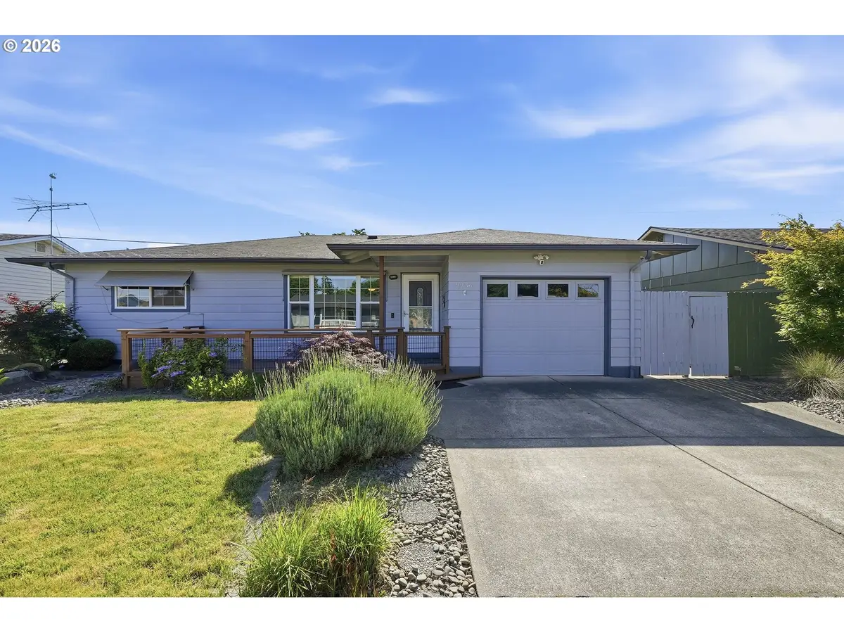 2236 Umpqua Rd, Woodburn, OR 97071 - #1