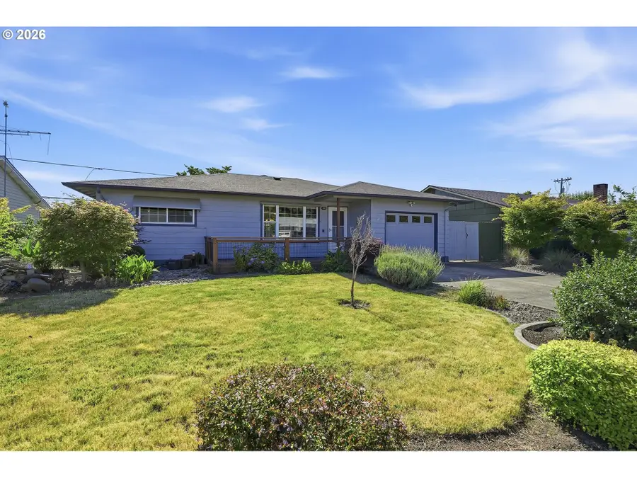 2236 Umpqua Rd, Woodburn, OR 97071 - #2