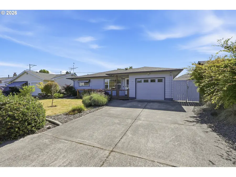 2236 Umpqua Rd, Woodburn, OR 97071 - #3