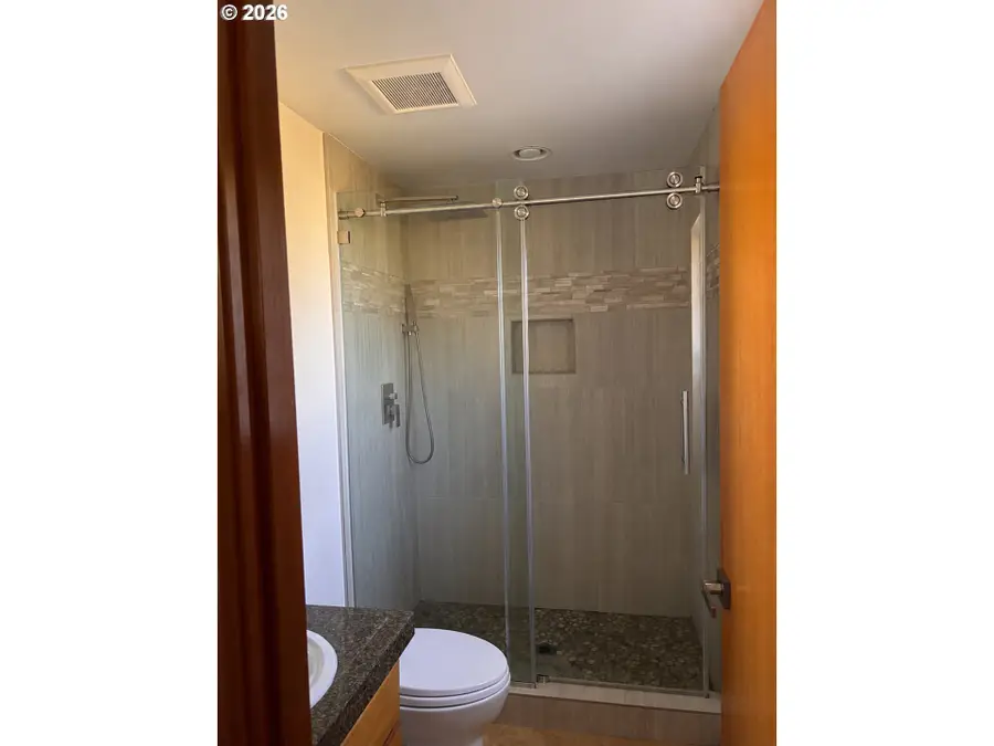 217 SE 90th Ave, Portland, OR 97216 - #3
