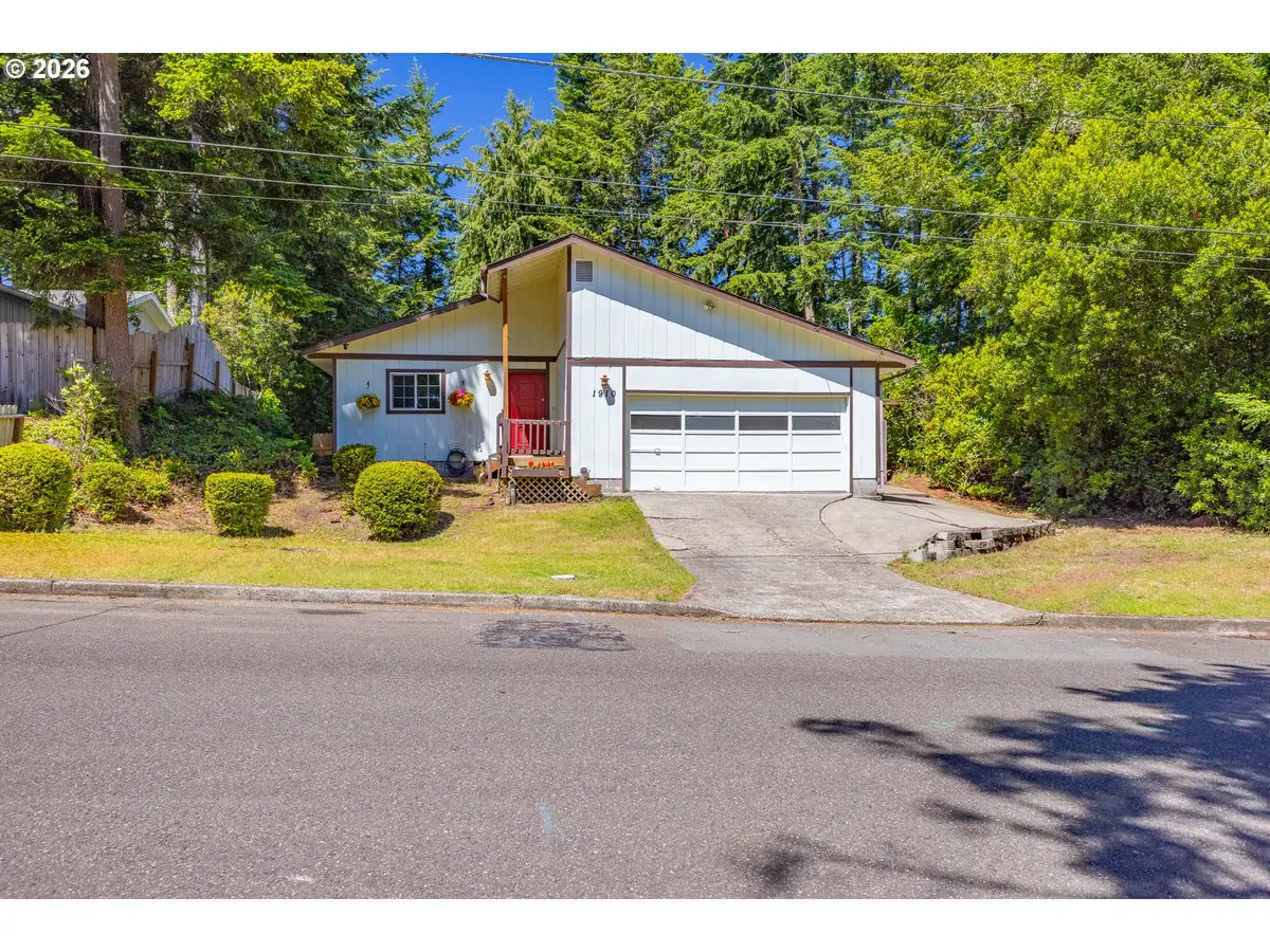 1910 Ash St, North Bend, OR 97459 - #1
