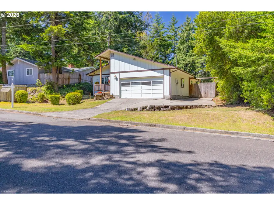 1910 Ash St, North Bend, OR 97459 - #3