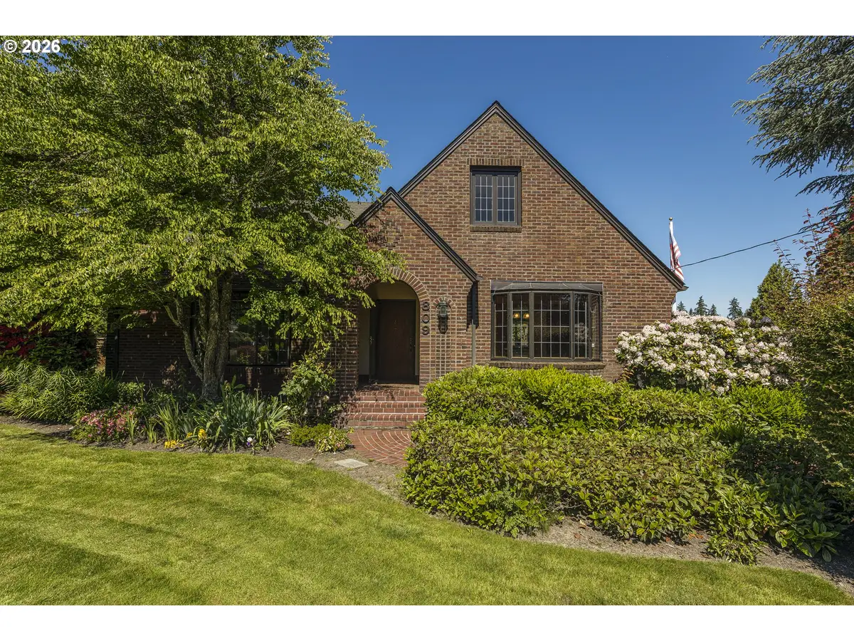 809 NE Jackson School Rd, Hillsboro, OR 97124 - #1