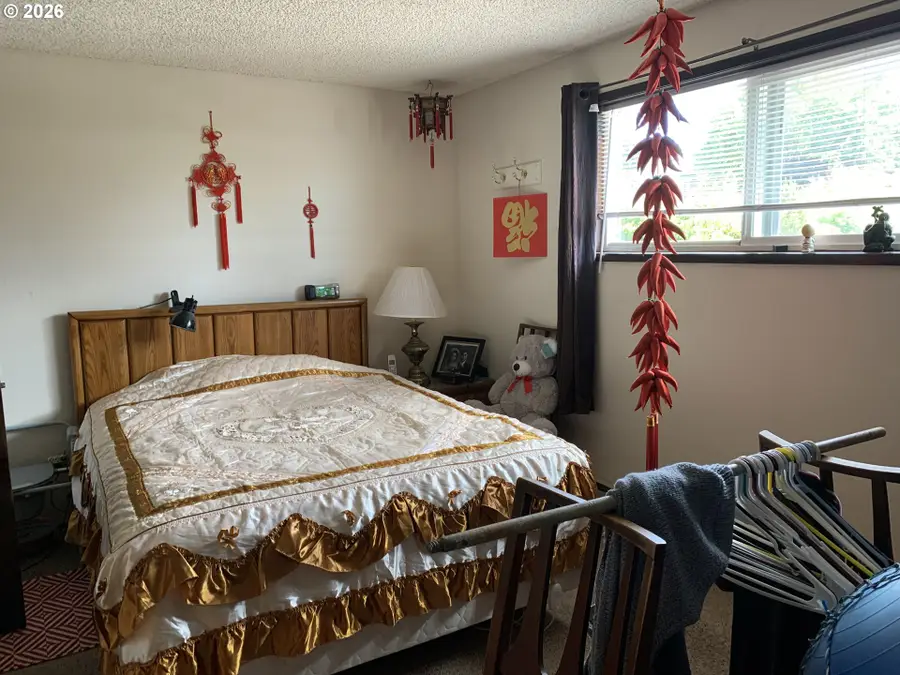 1489 Scott Ln, North Bend, OR 97459 - #2
