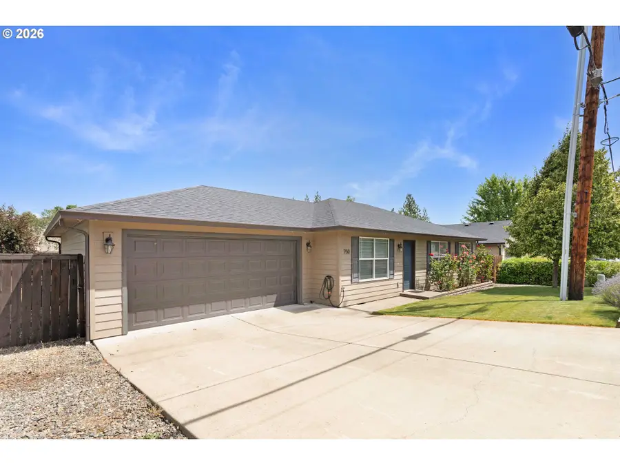 750 SE Tokay St, Winston, OR 97496 - #3