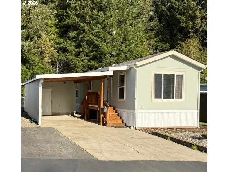 3250 Sandpiper Dr, Coos Bay, OR 97420 - Image #1