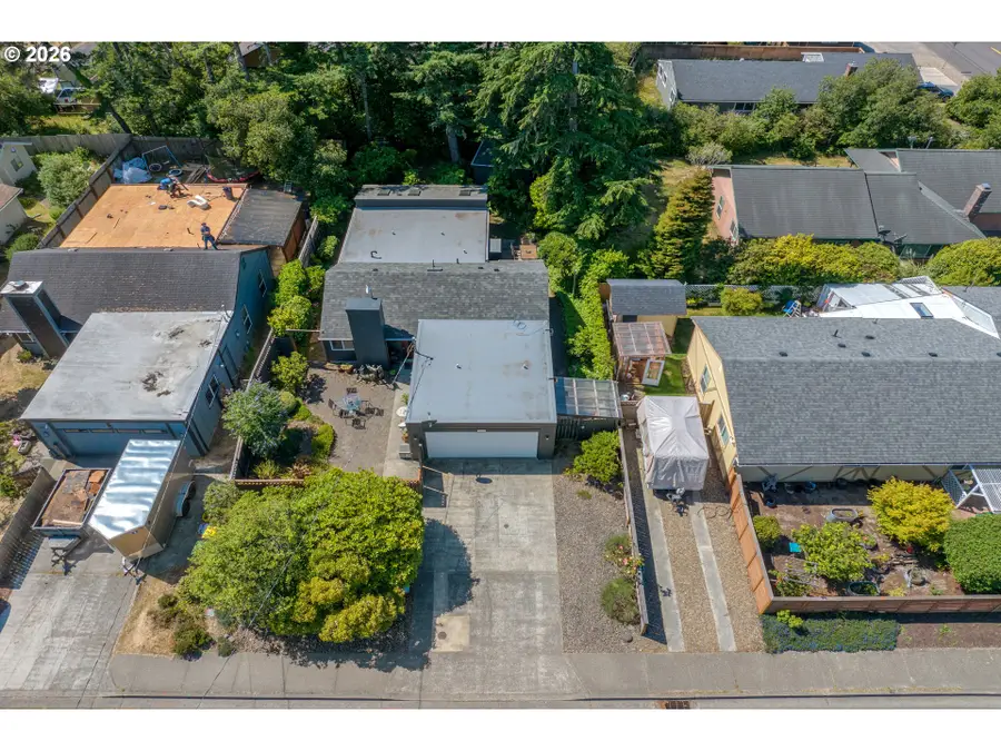 1250 9th St, Florence, OR 97439 - #2